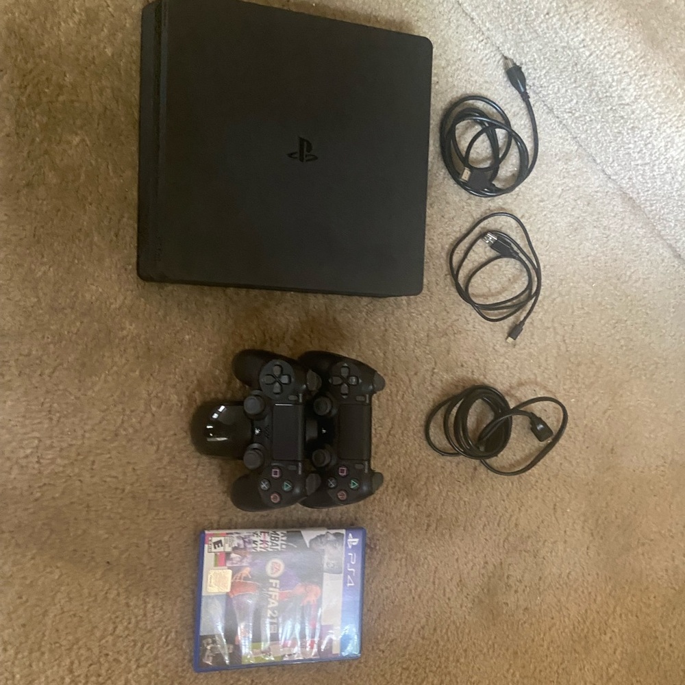 Play Station 4, with 2 controllers + CS + FIFA21